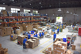 昆山曼彩預(yù)成型反光標(biāo)線帶生產(chǎn)車間 昆山曼彩預(yù)成型反光標(biāo)線帶生產(chǎn)車間